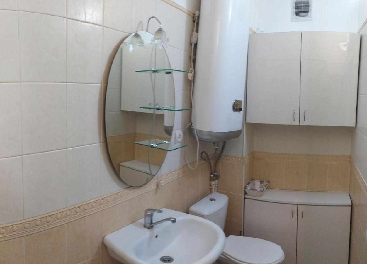 Aura On Erkindik Boulevard Bishkek Ngoại thất bức ảnh